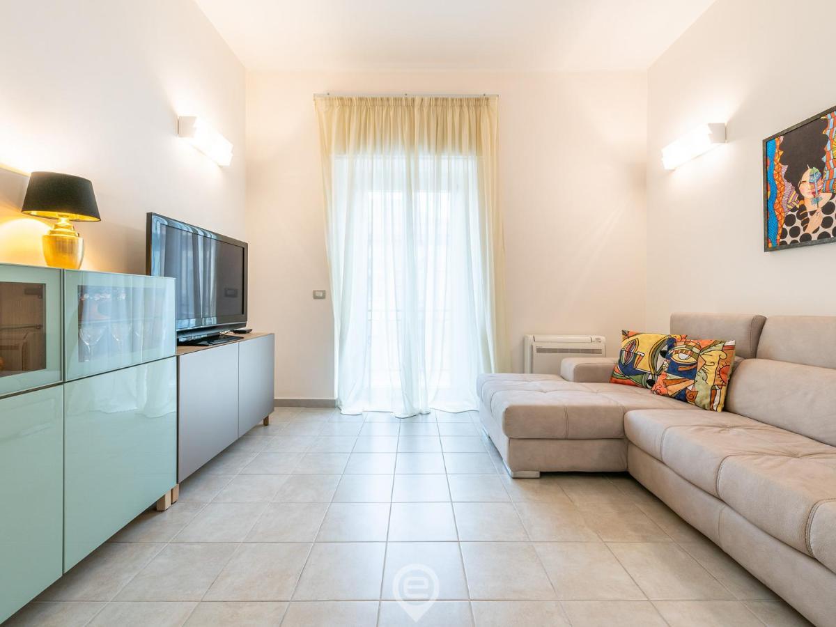 White Gold Apartment Кальяри Экстерьер фото