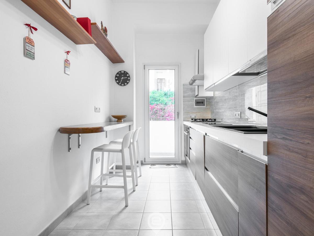 White Gold Apartment Кальяри Экстерьер фото